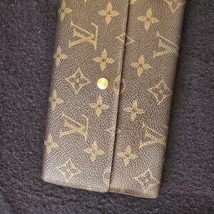 Designer wallet 100% authentic